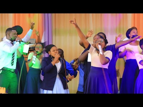 Mbega Byiza Weee 🥰 Ya Korali Yurubyiruko Ihimbaza Imana Neza Idukoreye Udushya 😍 Ati Yego Golgotha