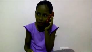 Broma a una amiga "Me caí de la escalera"