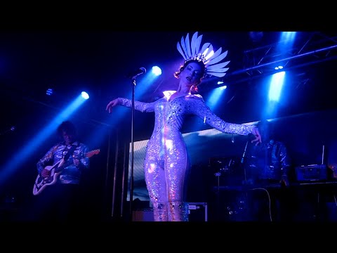 CHRYSTABELL - This Train - Live @ Paris 06/2022 (#2/3)