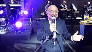 מסיבת חנוכה המרכזית - ארגון קרבנו | תשפ"ו - 2025 | #הרב_רפאל_זר #הרב_גלזר #הרב_דוד_יוסף #יובל_טייב (הרב רפאל זר) - התמונה מוצגת ישירות מתוך אתר האינטרנט יוטיוב. זכויות היוצרים בתמונה שייכות ליוצרה. קישור קרדיט למקור התוכן נמצא בתוך דף הסרטון