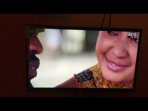 Fan of Bisa Kdei spread money on him like rain heeerrrr *Amoney GH*