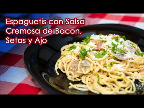 Espaguetis o Pasta con Salsa Cremosa de Bacon, Setas y Ajo