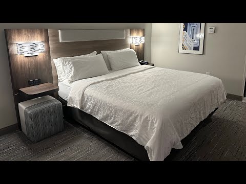 Holiday Inn Express & Suites - Palm Desert - Millennium an IHG Hotel - One King - Breakfast - Review