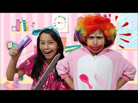 VIREI CABELEIREIRA DA MARIA CLARA POR UM DIA- Pretend play hair | LUANA MELO