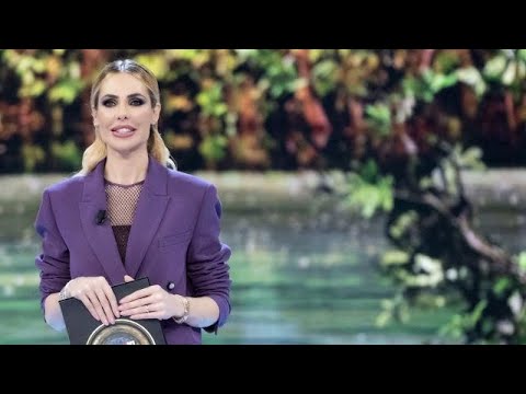 Isola dei famosi, il gesto a fine puntata di Ilary Blasi fa discutere: cosa è stato notato