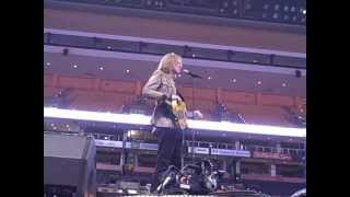 Tom Hamilton of Aerosmith plays Rattlesnake Shake chords