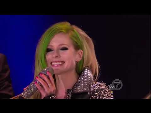 Pat Benatar & Avril Lavigne - Love Is a Battlefield - The Oprah Show 2011