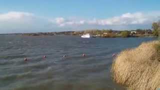 preview picture of video 'Altmühlsee Wind und Wellen; Kitesurfer & Windsurfer im Hintergrund'