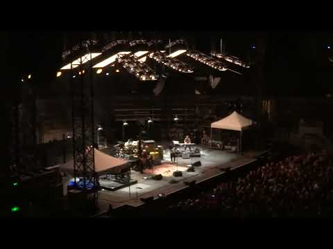 Eric Clapton "Close to home / Cocaine" live - Nîmes 2024