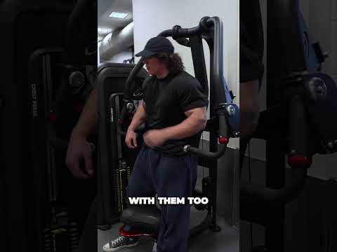 Sam Sulek Pumping His Chest - Fall Cut Day 43 - Chest and Side Delts #samsulek #bodybuilding #gym