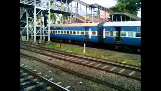 preview picture of video 'Mobile videos: Palindromic Deemer blasting with Chendur Express'