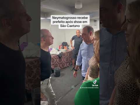 Ney Matogrosso recebe prefeito Auricchio e Denise após show em SCS