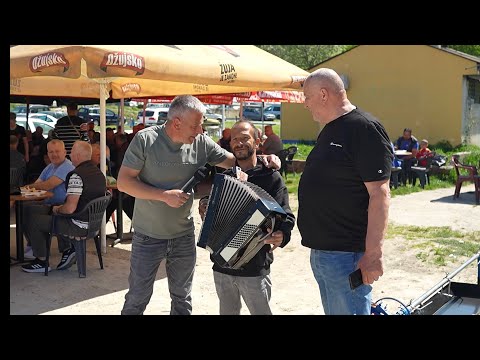 Ovo je najveselija pijaca u Bosni! Vitez BUVlJAK! 🎶🔥