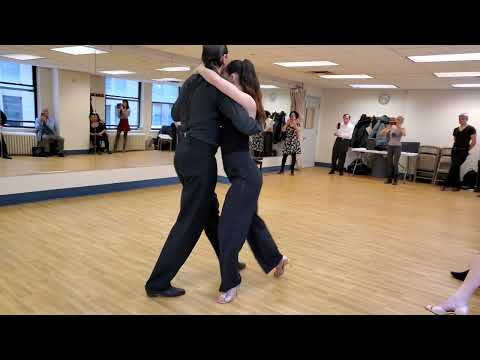 Argentine Tango: Giovanna Dan and Guillermo De Fazio - walks in the line of dance