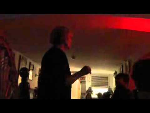 "Eu Preciso de Te Ver" -Maria do Carmo na Parreirinha de Alfama