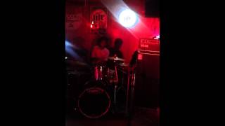 Gibson Rose- band solo shaky ground (Kowan Turner drum solo)