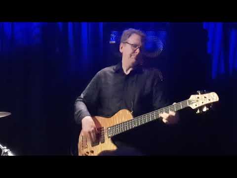 Mike Stern and Dave Weckl Band feat. Tom Kennedy & Bob Malach Live @Moods Zurich 16 nov. 2017