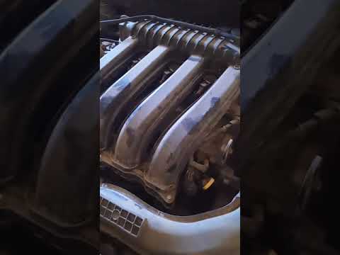 Что шумит в рено дастер, когда заводишь, кто знает?