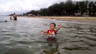 preview picture of video 'Cupin tắm biển Phan thiết'