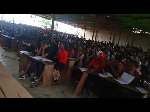 Dr Austin explaining Chemistry.