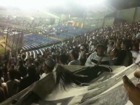 "Sos un puto pecho frío" Barra: Vltra Svr &bull; Club: Comunicaciones