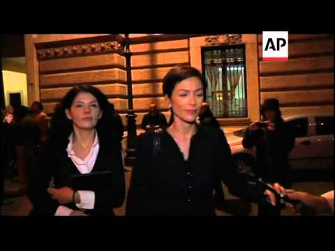 Parliament passes reform, reax, Berlusconi returns to residence ADDS more