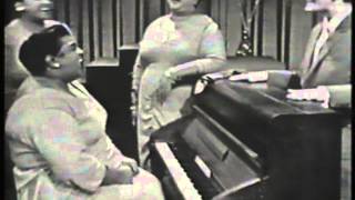 Lonnie Donegan &amp; The Peters Sisters - Ragtime Daddy Used To Play.