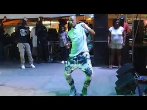 Kylo & Stylee band buss the choko/smalle