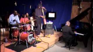 Ernie Edwards / The Ernie Edwards Trio play Left Bank Swing.mp4