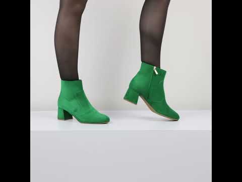 Alice Green - Walking video