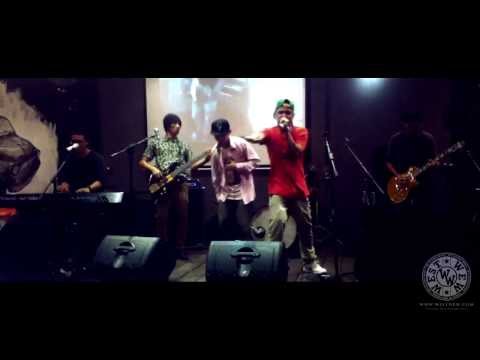 R.E.P performing Muak