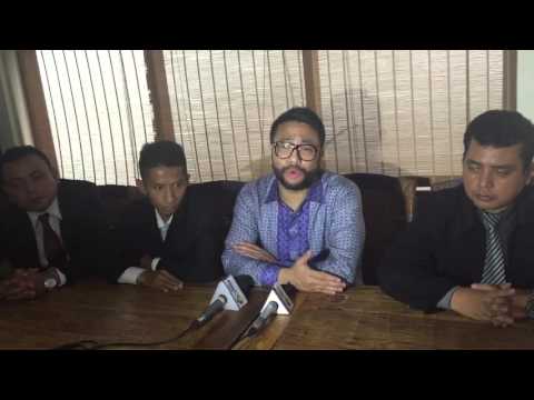 Permintaan cerai di hari ulang tahun Eka Kusuma