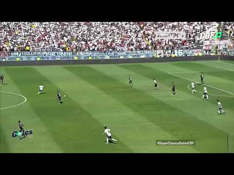 Debió ser tarjeta roja por ser una entrada de uso de fuerza excesiva. R12