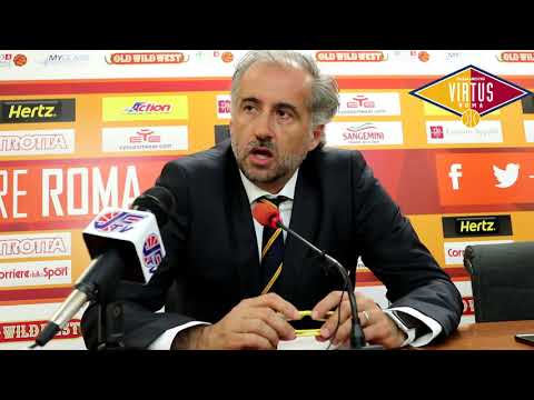 Coach Fabio Corbani al termine della sconfitta con Casale