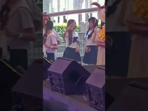 ผู้ชมที่น่ารักที่สุดในโลก น้องเมจิ CMJ Trainee 221008 CentralWorld Bangkok, Thailand