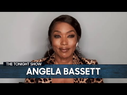 安吉拉-巴塞特在查德威克-博斯曼還在大學時就認識了他。 (Angela Bassett Met Chadwick Boseman When He Was Still in College)