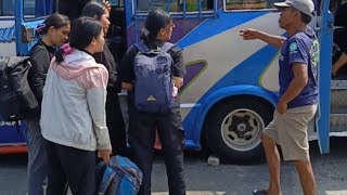 Download lagu MEDAN GIRL CHOOSES TO SIT ON THE ROOF OF THE BUS - Hunting for Mountain Buses in Medan. mp3