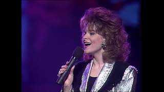 Susie Luchsinger: &quot;I Saw Him In Your Eyes&quot; (25th Dove Awards)