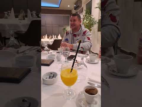 Vuk M. Djuricic narucuje klopu