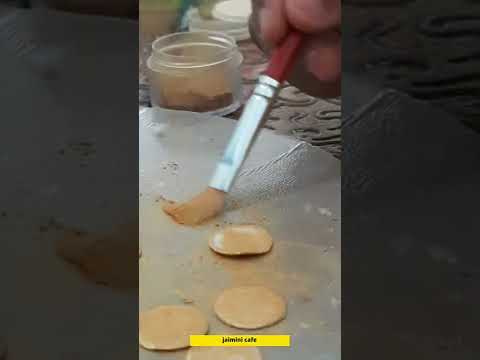 Easy Trading cake design. Fondant gold and silver coins. working with fondant.