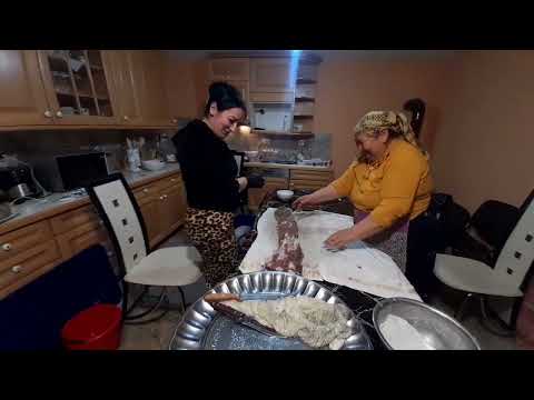 Lumina and Maria will show how to make Christmas ribbons!