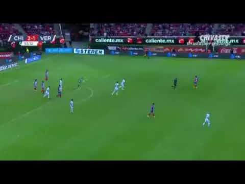 GOLEIRO FAZ GOL. CHUTANDO DA SUA PRÓPRIO ÁREA.