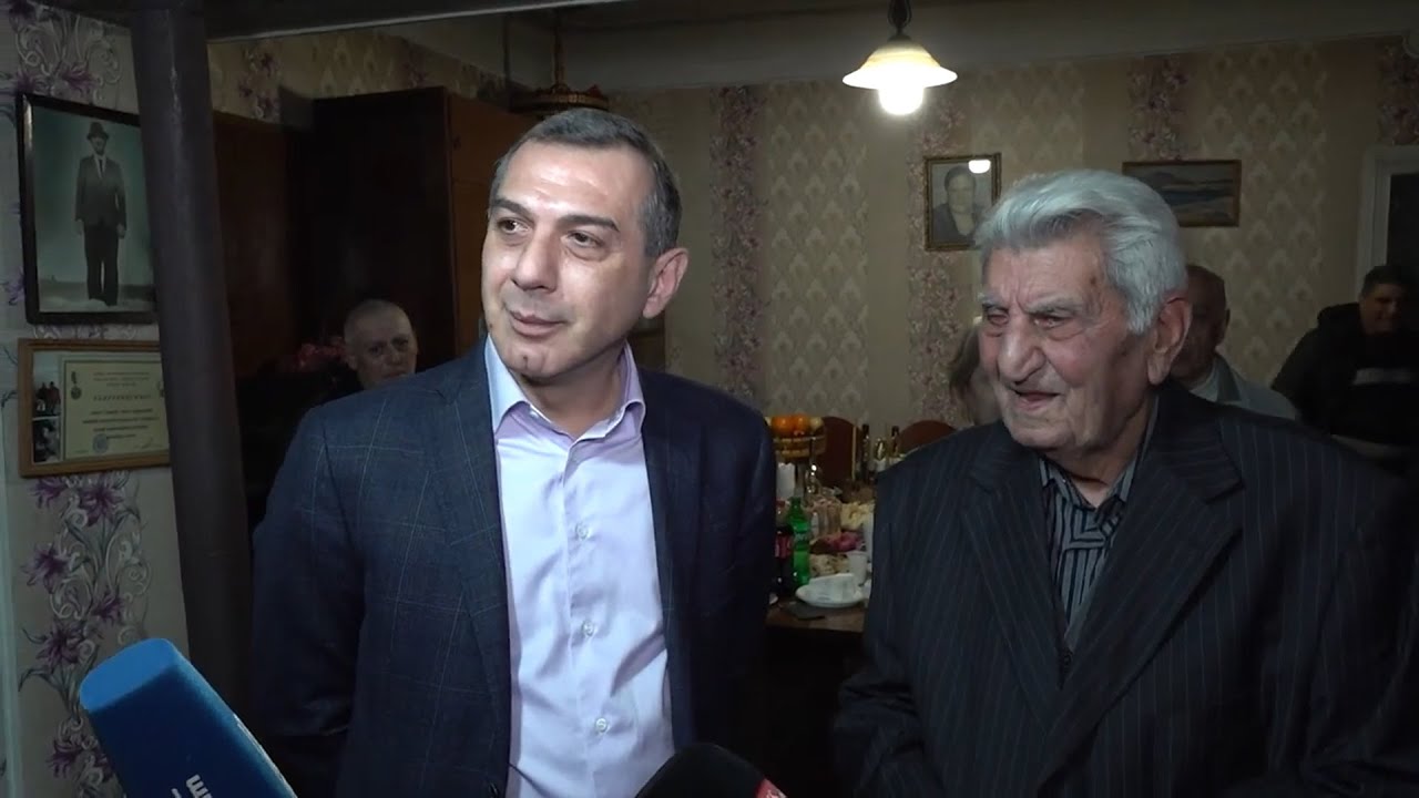 Երվանդ Թարվերդյանը շնորհավորել է 100-ամյա պապիկին