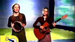 Lisa Loeb and Elizabeth Mitchell - Catch the Moon2