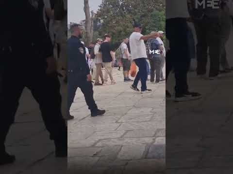 Colonos israelenses invadem os pátios da mesquita de Al-Aqsa enquanto observam o feriado judaico de Sucot