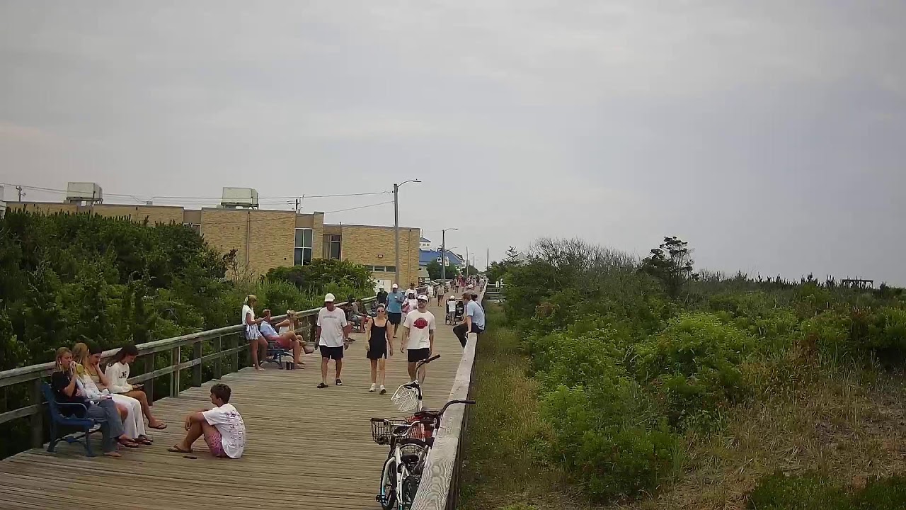 Live webcam view of Avalon Boardwalk from the Fishing Pier
