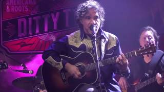 John Oates performs &#39;Maneater&#39; live at DittyTV