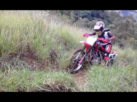 Trilha de moto no pico dos marins