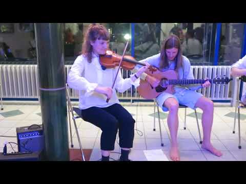 Kragetær spiller en slow hopsa "Slopsa" ved Ramslag i Metronomen 2023