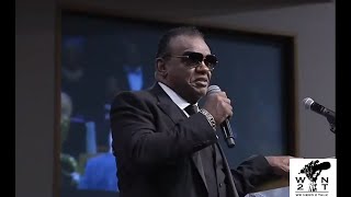 Ron Isley Sings at Aretha Franklin Homegoing Service